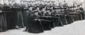 Curas de instrucción en 1936, algunos de ellos combatirían en el Alto del León.