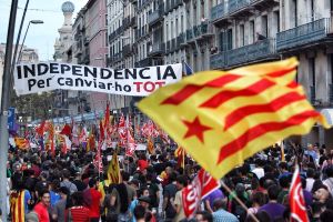 Manifestación de la "esquerra independentista" en Barcelona en octubre de este año pasado: "Independencia para cambiarlo todo".